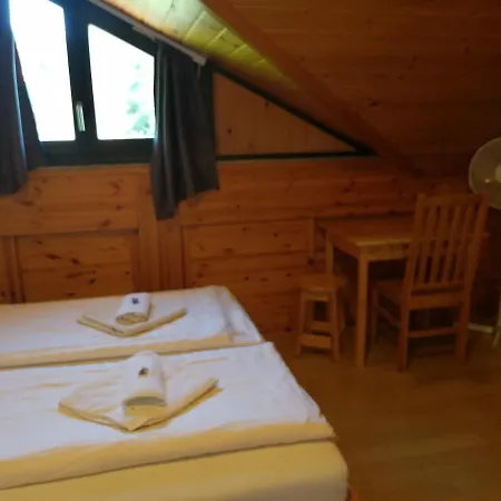 Casa Ninfea Panzio 아파트 체르젝토마